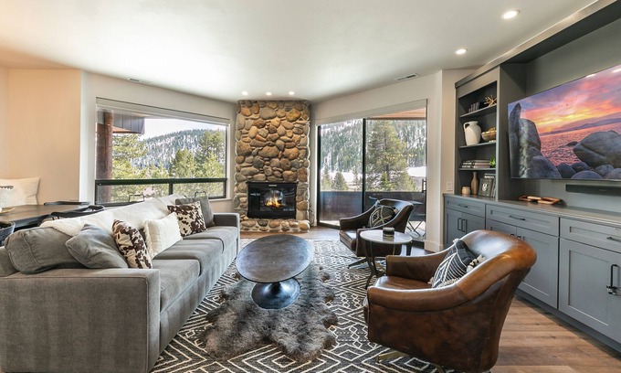 Olympic Valley Condominio | Stylish 2BD Condo - Walk to Palisades!