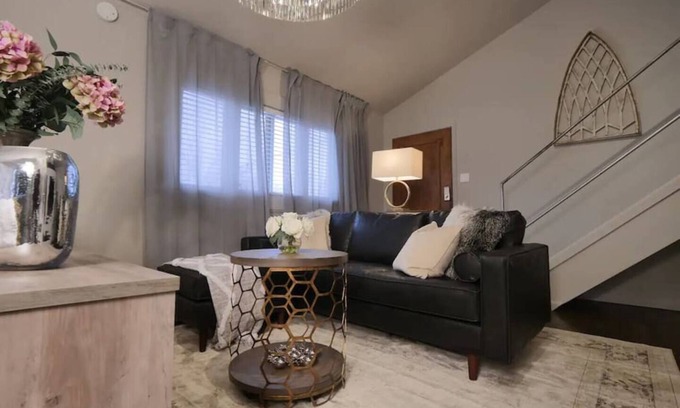 Old East Dallas Condominio | Stylish 2BD Condo in Quiet Neighborhood