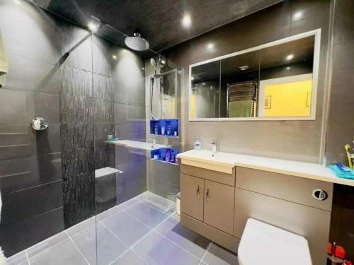 Copers Cope Apartamento | Stylish 2BD Flat with Parking Beckenham