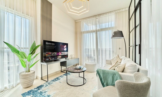 Dubai Apartamento | Stylish 2BR Apartment Steps from Dubai Hills Mall