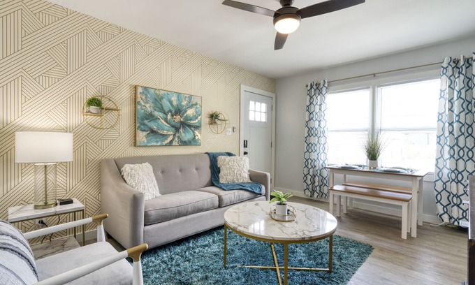 Charlotte Casa | Stylish 2BR Duplex In The City. Ideal For Small Groups.