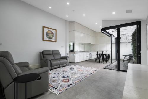 South Melbourne Casa | Stylish 2BR House Walk to Parks & Cafès