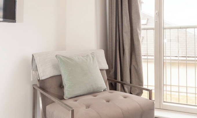 Westbourne Green Apartamento | Stylish 2BR Maida Hill Flat | Balcony & Fast Wi-Fi