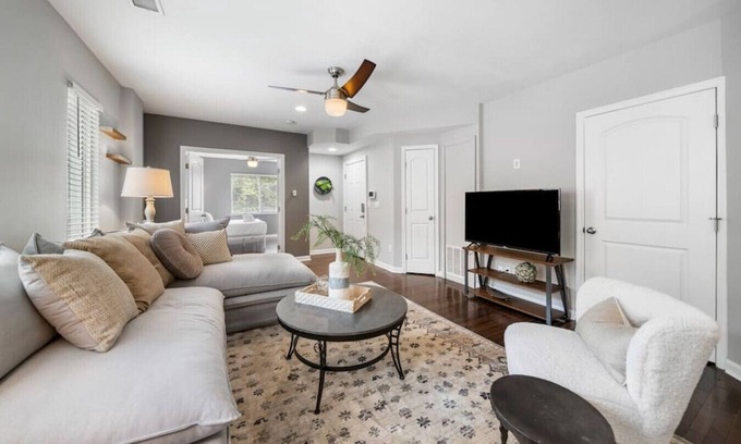 Mount Auburn Apartamento | Stylish 2BR near City Center | OTR, UC, Zoo