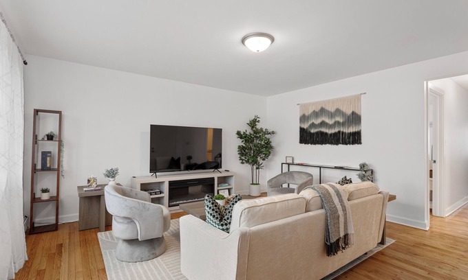 Des Plaines Apartamento | Stylish 2BR Near O'Hare, Modern & Easy Access