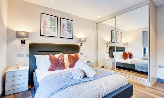 Cann Hall Apartamento | Stylish 2BR Penthouse | London Views & Privacy