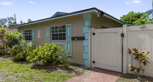 Downtown Fort Lauderdale Casa | Stylish 2BR Villa full kitchen 10 mins from Beach