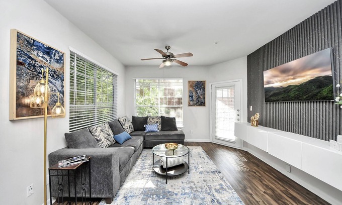 South Central Houston Apartamento | Stylish 3 Bd W/ Pool & Gym NRG Rodeo HTX Med Centr