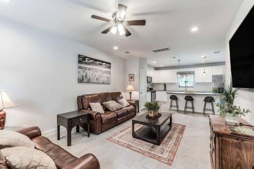 Northside Chalet De Esquí | Stylish 3 BDR House 5 miles to Downtown!