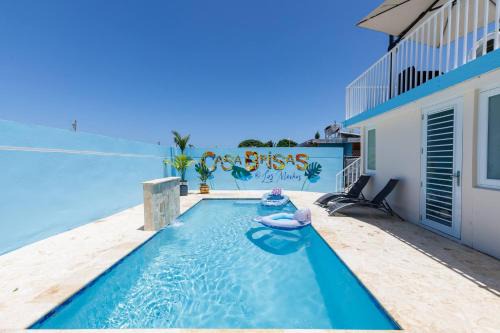 Machos Casa | Stylish 3 Bed-2Bath with Pool & Solar Panels
