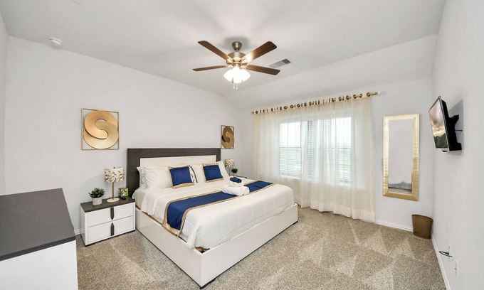 Katy Casa | Stylish 3 Bedroom Oasis Near Katy Mills