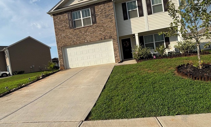 Golden Grove Casa | Stylish 3-bedroom home in Powdersville . Pretty, Peaceful, & Perfectly Located.