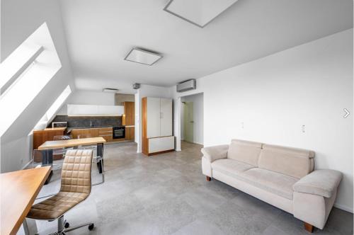 Prague 3 Apartamento | Stylish 3-Room Flat City Views