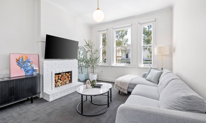 Carlton South Casa | Stylish 3BR Carlton - CBD Fringe Terrace