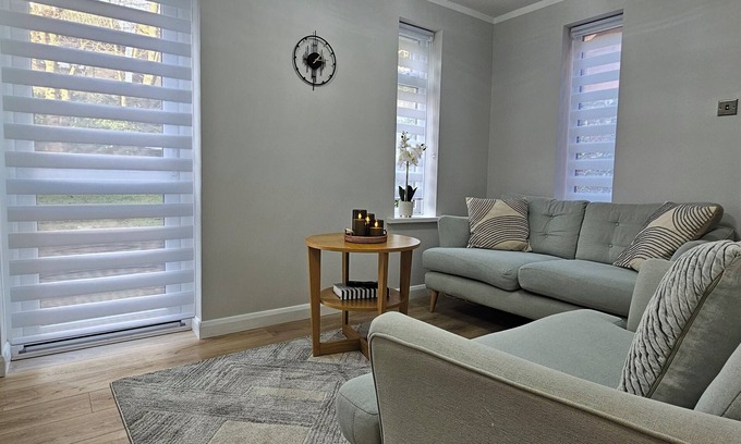 Milton Keynes Casa | Stylish 3BR Entire Home | Full Kitchen + Lounge | Sleeps 6