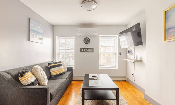 Bedford-Stuyvesant Apartamento | Stylish 3BR Home Near NYC – Perfect Location!