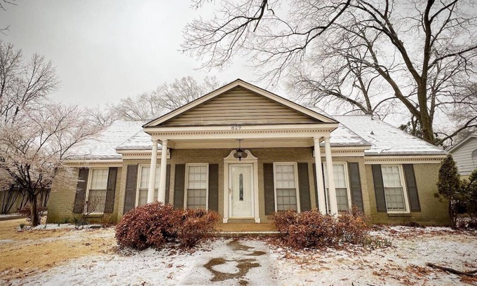 East Memphis Casa | Stylish 3BR Memphis Getaway Game Room + Backyard