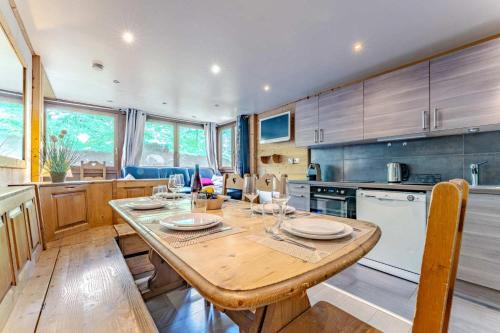 Val-Thorens Apartamento | Stylish 3BR with 2BA in the Heart of Val Thorens in which Sleeps 8 A5 Serac