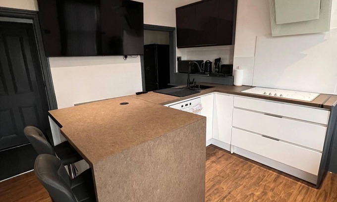 Sheffield Casa | Stylish 4-Bed Near Hospital, Uni & Peak District
