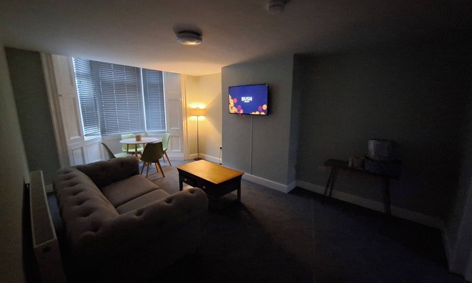 Sunderland Casa | Stylish 4-Bed with Sauna/Jacuzzi City Centre Location near Stadium of Light