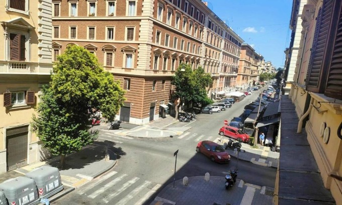 Quartiere XVII Trieste Apartamento | Stylish 4-Bedroom Apartment with Vintage Charm