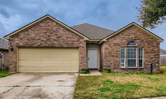 Barker Casa | Stylish 4 Bedrooms 3 Full Baths