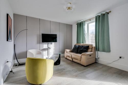 Oxford Casa | Stylish 4-BR House with 3 Ensuite & Free Parking