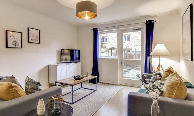 Kennington Casa | Lovely 4bed House w/garden, 1 stop to Waterloo