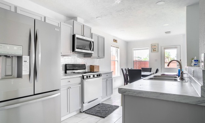 Clodine Casa | Stylish 4br 2.5ba Haven In Houston 4 Bedroom Home by RedAwning