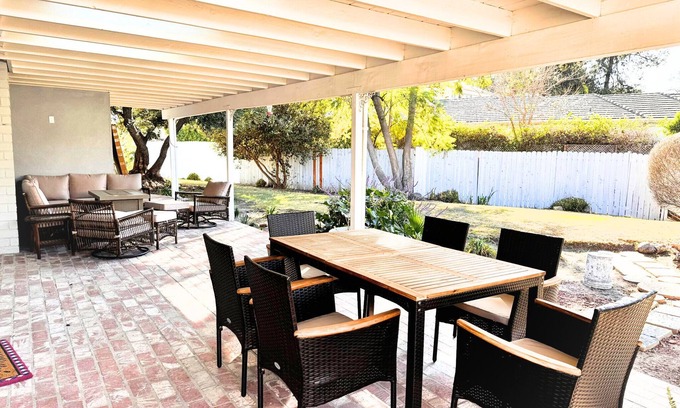 Woodland Hills Casa | Stylish 4BR/2.5BTR Haven for Families with Garage space for long terms