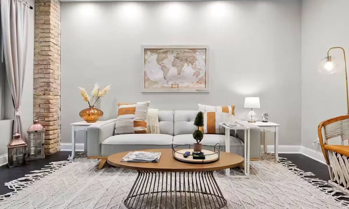 Kimball Apartamento | Stylish 4BR/2BA Apartment with Office, Deck, Grill, and 2GB WiFi in Chicago!