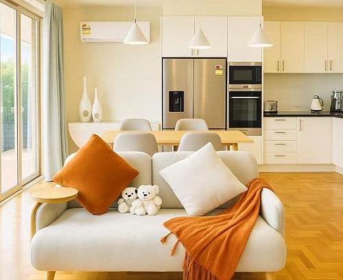 McKinnon Casa | Stylish 4BR Easy CBD Access Walk to Train & Shops