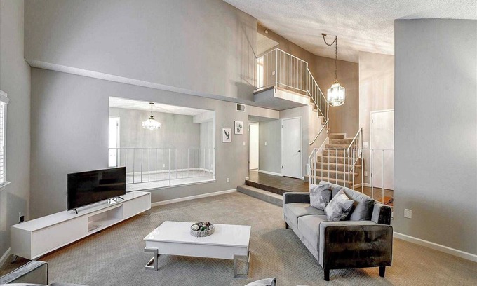 Country Club Casa | Stylish 4BR Home in San Jose – Family & Pet Friendly, Prime Location #41318