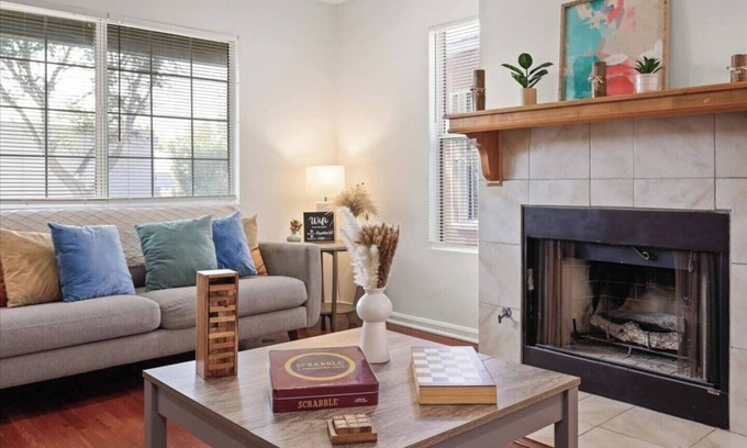 Lucerne - Higuera Casa | Stylish 4BR Minutes to Venice Beach Sleeps 16+