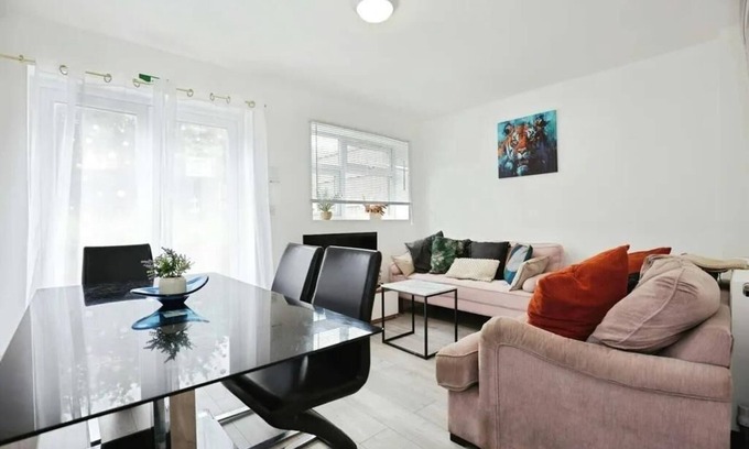Dadlington Casa | Stylish 5 Bed House Centre Of Coventry Sleeps 12