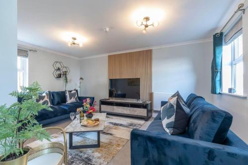 Cheltenham Casa | Stylish 5 Bedroom 4 Bathroom Townhouse