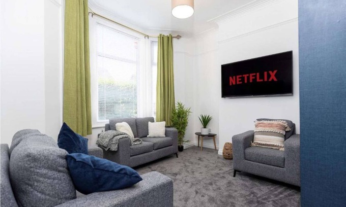 Redcar Casa | Stylish 5 bedroom house in Redcar which sleeps up to 10