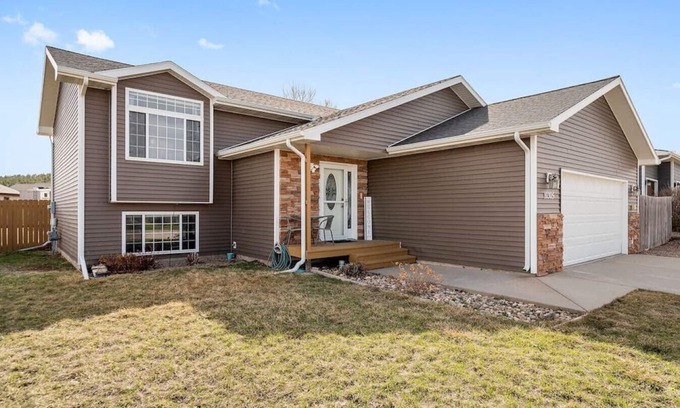 Summerset Casa | Stylish 5 BR- LG Fenced Backyard and Playground