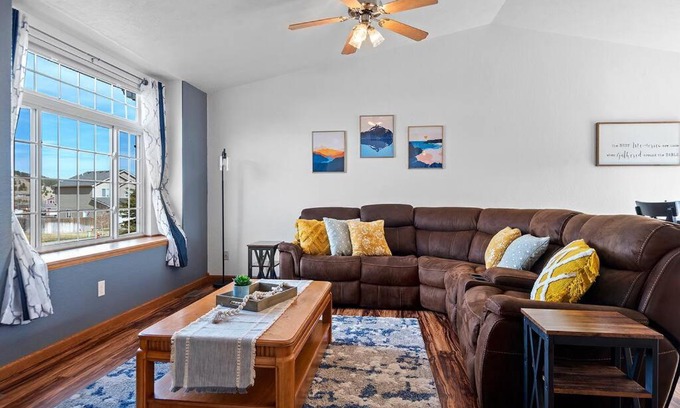 Summerset Casa | Stylish 5 BR- LG Fenced Backyard and Playground