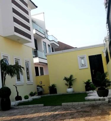 Ofin Villa | Stylish 5bed villa near Chevron Lekki