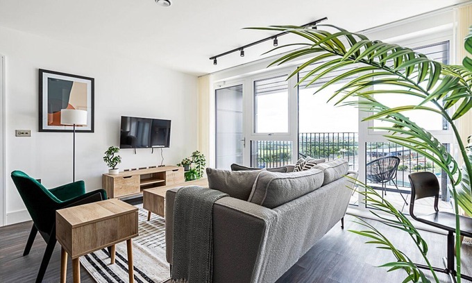 College Park and Old Oak Apartamento | Stylish and Bright West London Gem