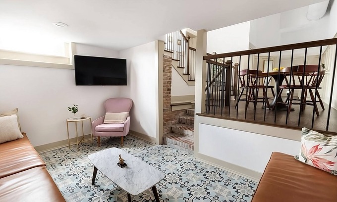 Wilmington Historic District Apartamento | Stylish and Comfortable Stay! Pet-friendly, Pool, Near City Stage Theatre