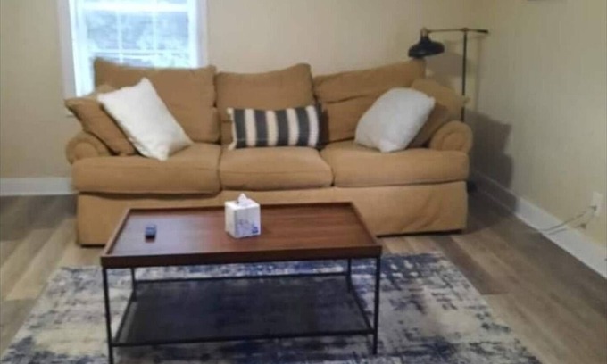 Fifeville Casa | Stylish and Convenient with WiFi & Fenced yard