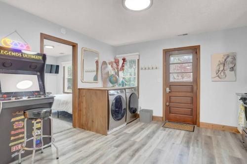 Tallmadge Casa | Stylish and Convenient House in Central Location