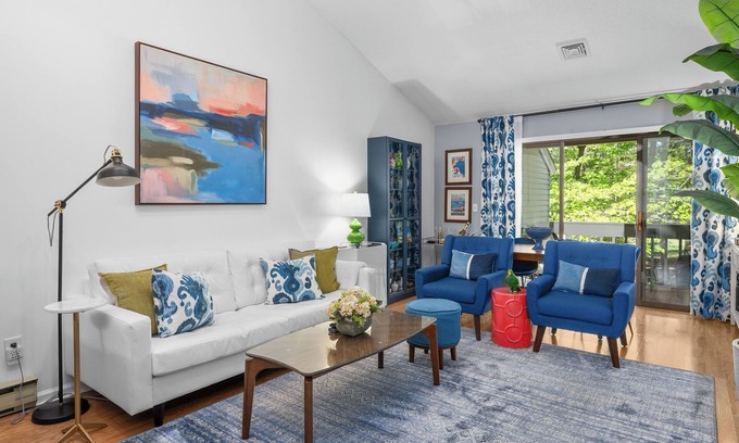 Brewster Condominio | Stylish and Modern Upper Level End Unit Condo at OCEAN EDGE