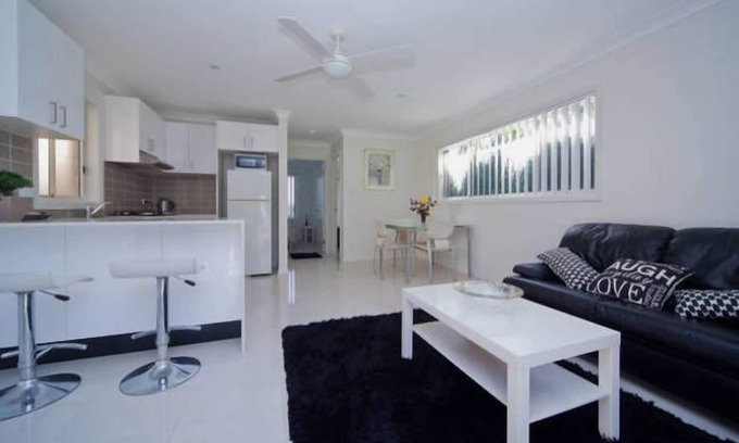 Warriewood Casa | Elegante y nueva casa de huéspedes "Lakeview" Warriewood - Mona Vale