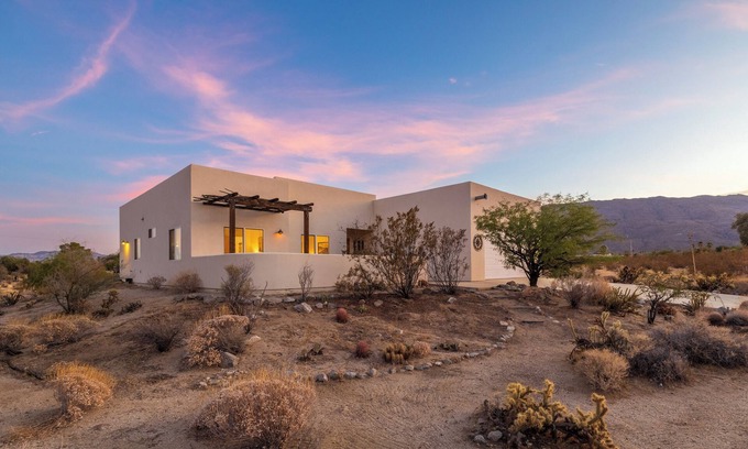 Borrego Springs Casa | Stylish and Private Adobe Retreat with Views in Borrego Springs / Anza Borrego