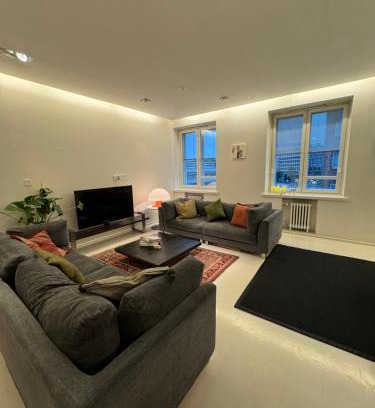 Kallio Apartamento | Stylish and spacious 85m2 Hakaniemi Apartment with Market Hall View Next to Metro