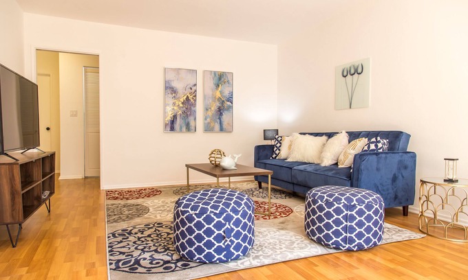Downtown Casa | Stylish Apartment Downtown Glendale - Access to LA
