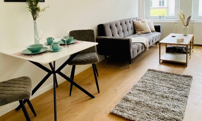 Andreasvorstadt Apartamento | Stylish apartment in a central location, Netflix, old building style, kitchen, public transport